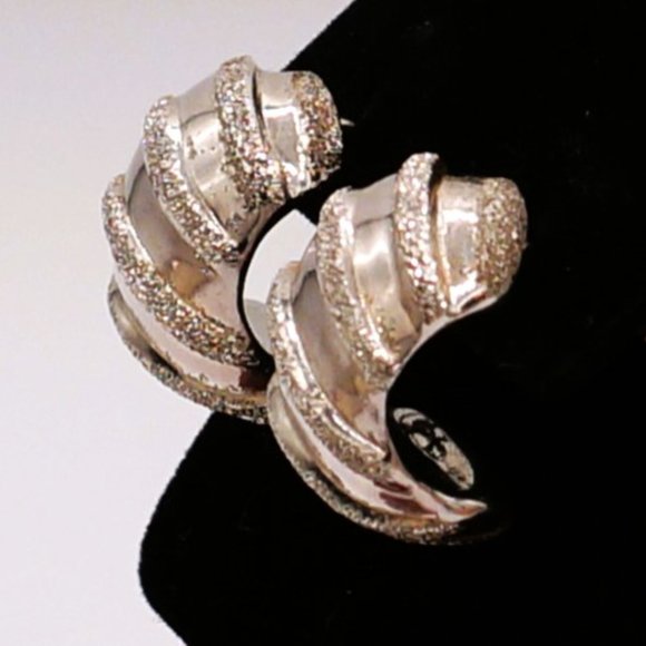 Vintage Wide Half Hoop Textured Swirly Ribbed Hollow Dome Silver Stud Earrings - Picture 4 of 7